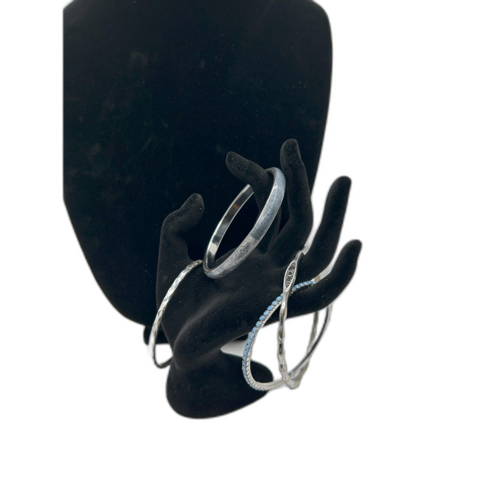 4-Piece Set of Silver and Blue Bangle Bracelets - Elegant and Versatile Jewelry